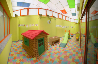 En nuestra clínica dental cuidamos las sonrisas desde el primer diente. La  doctora Elba Freire Romero es especialista en odontopediatría y se dedica  desde el año 1998a brindar una atención dental infantil segura, cariñosa y de alta calidad.  Su enfoque 